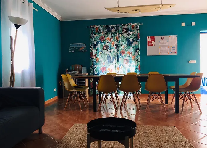 Baleal Guesthouse - Yoga Included Гостевой дом *